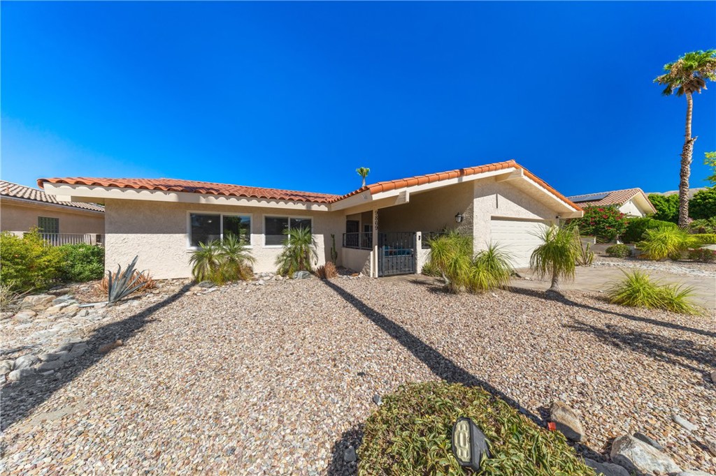 9869 Warwick Property Photo 2