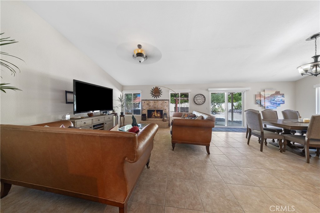 9869 Warwick Property Photo 6