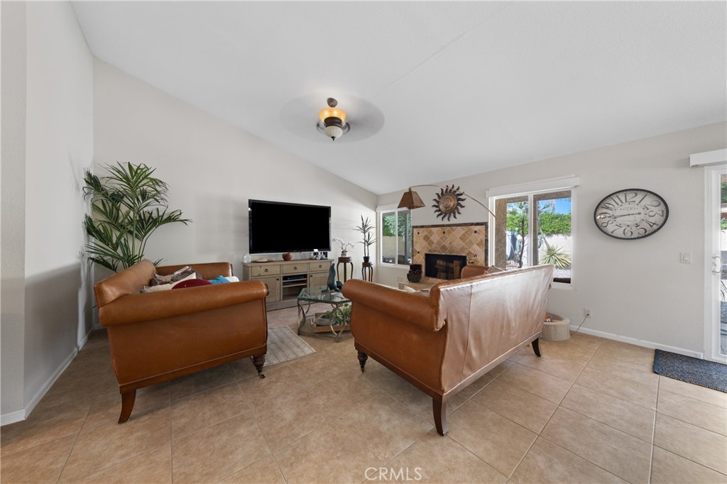 9869 Warwick Property Photo 7