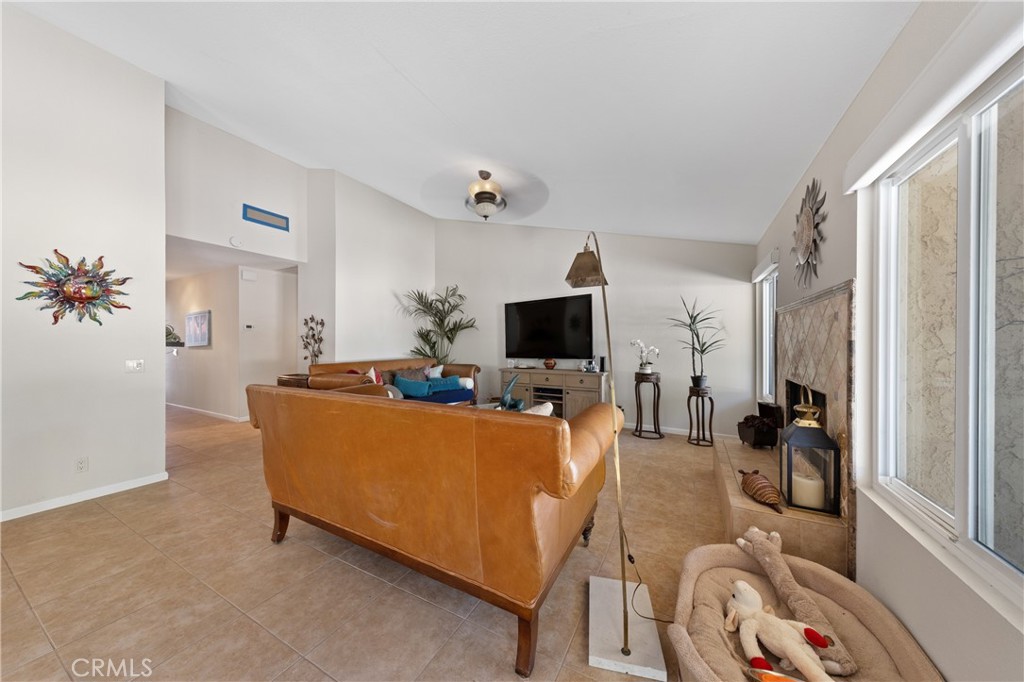 9869 Warwick Property Photo 11