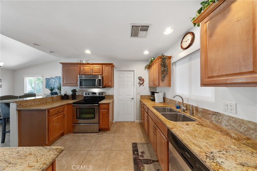 9869 Warwick Property Photo 14