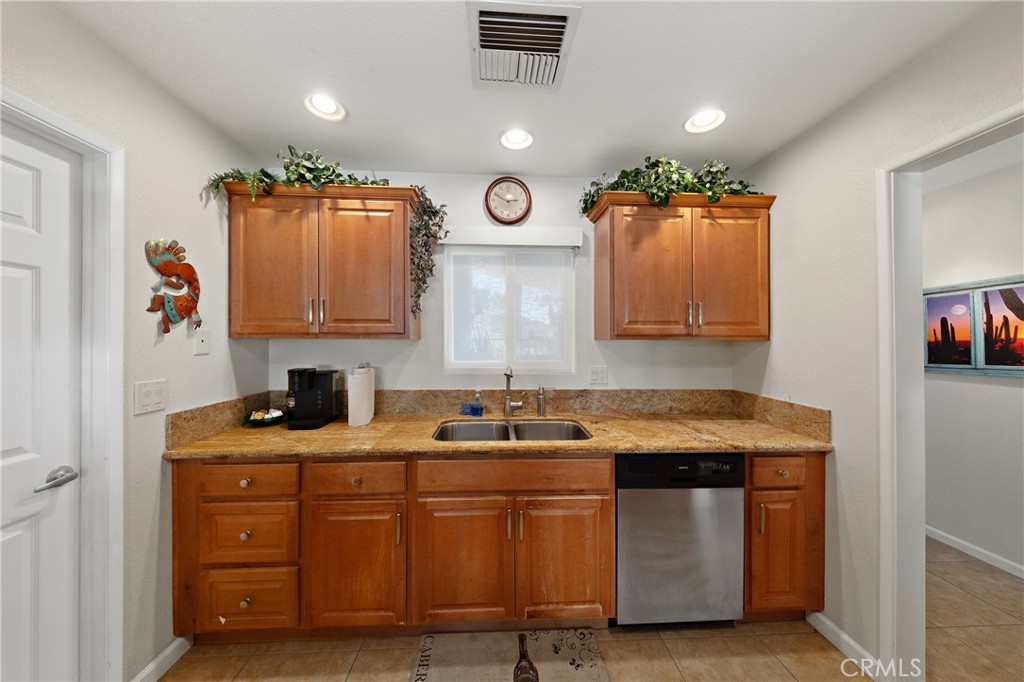 9869 Warwick Property Photo 15