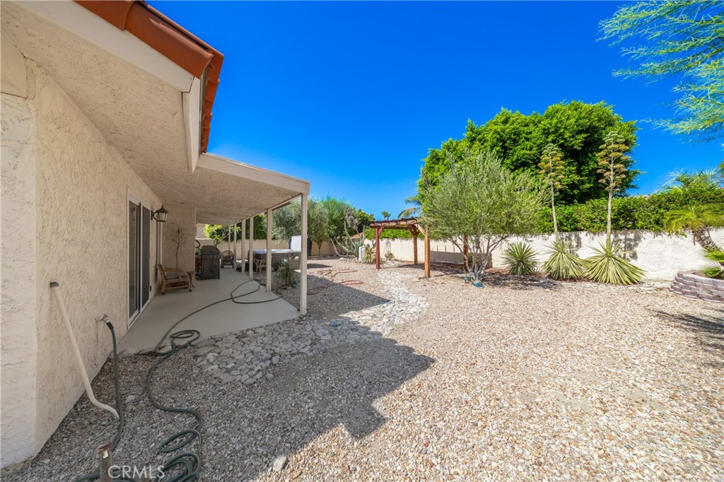 9869 Warwick Property Photo 27