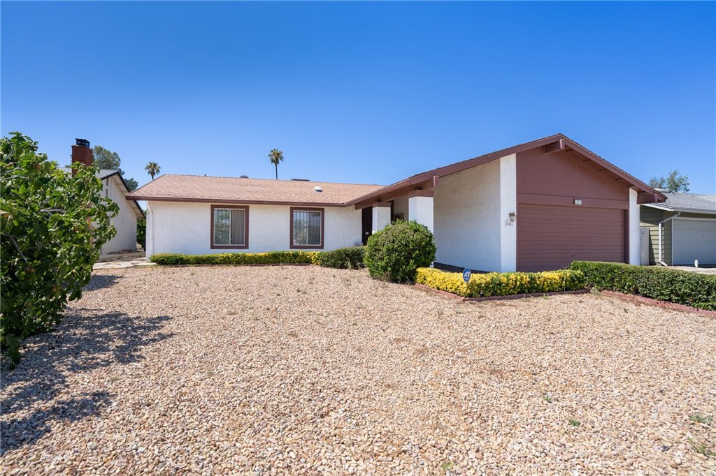 26541 Chambers Avenue Property Photo 5
