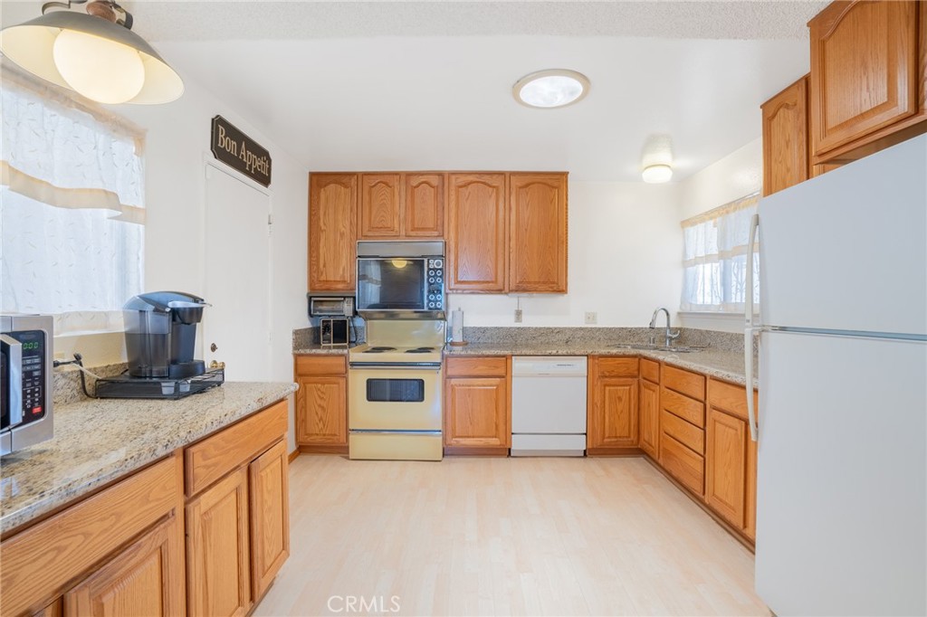 26541 Chambers Avenue Property Photo 17