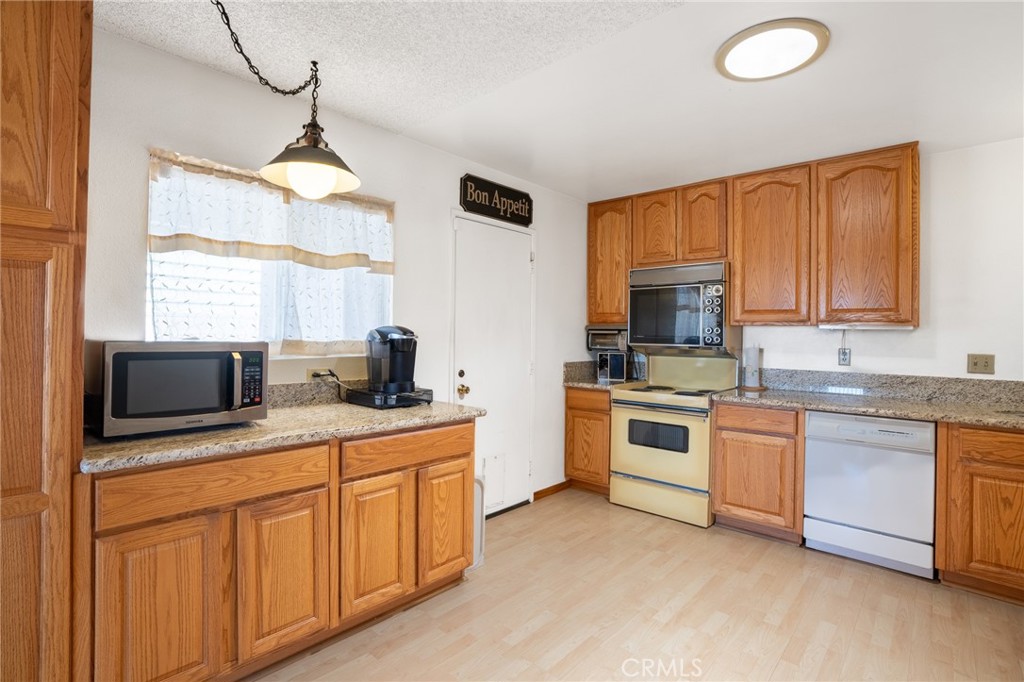 26541 Chambers Avenue Property Photo 18