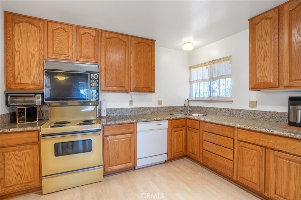 26541 Chambers Avenue Property Photo 19
