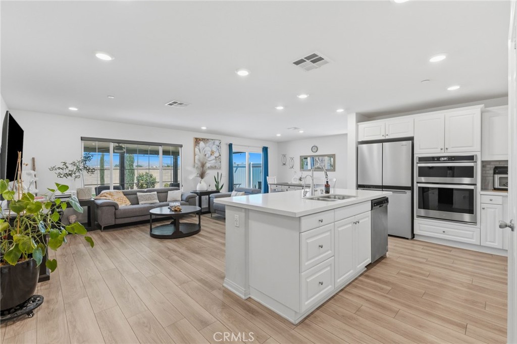 2428 Tulip Property Photo 4