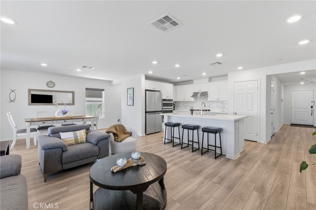 2428 Tulip Property Photo 8