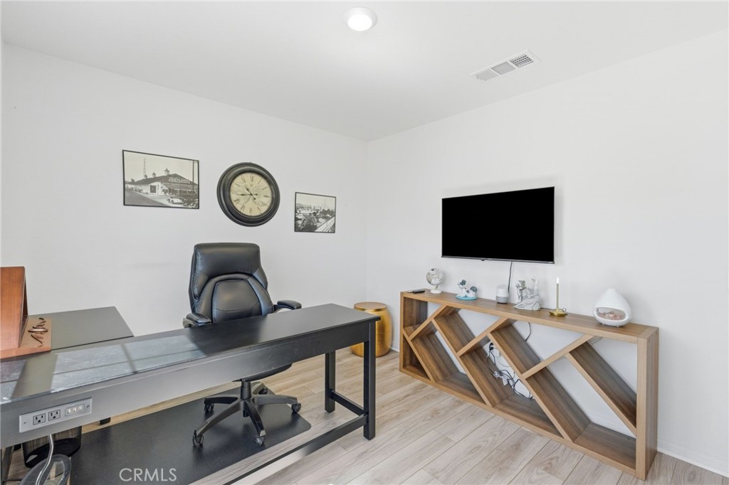 2428 Tulip Property Photo 14