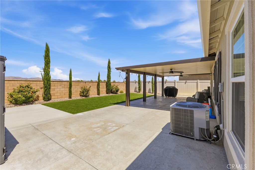 2428 Tulip Property Photo 23