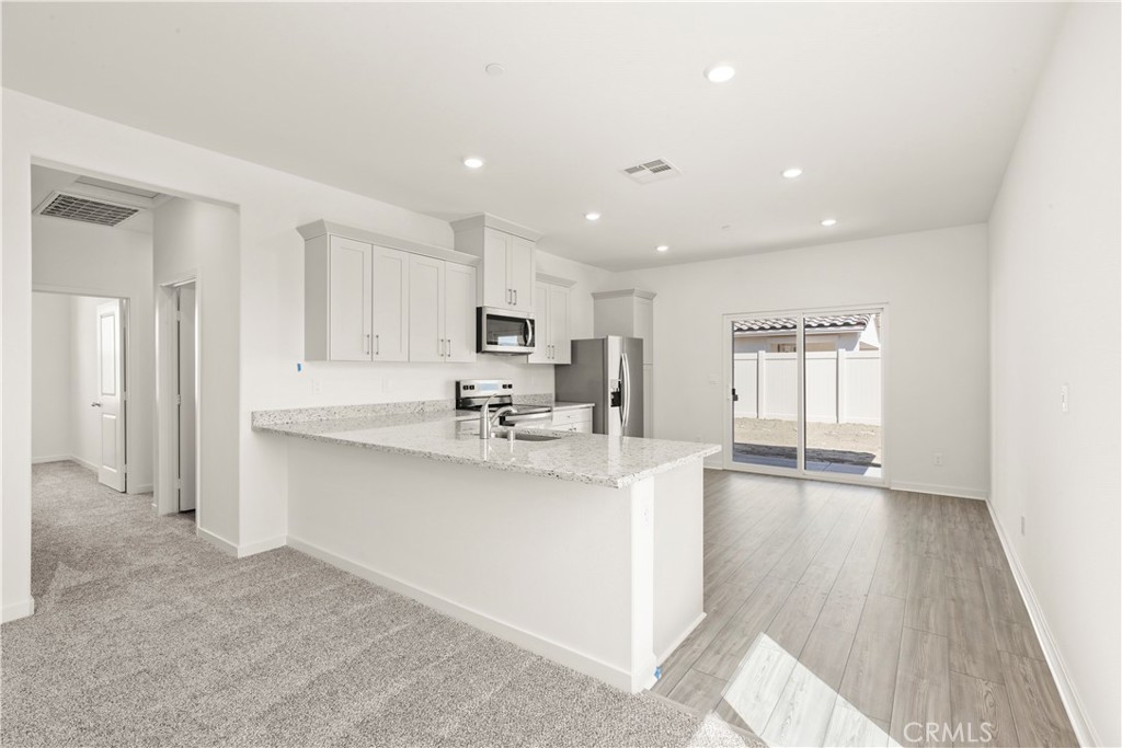 42471 Aruba Drive Property Photo 6