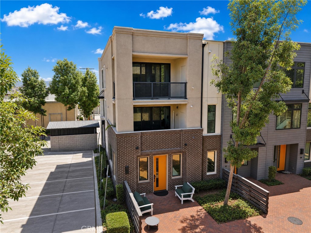 105 Galaxie Property Photo 1