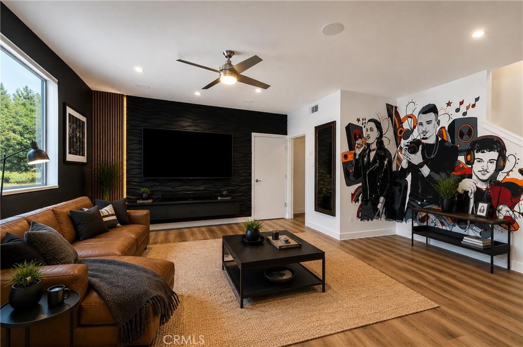 105 Galaxie Property Photo 4
