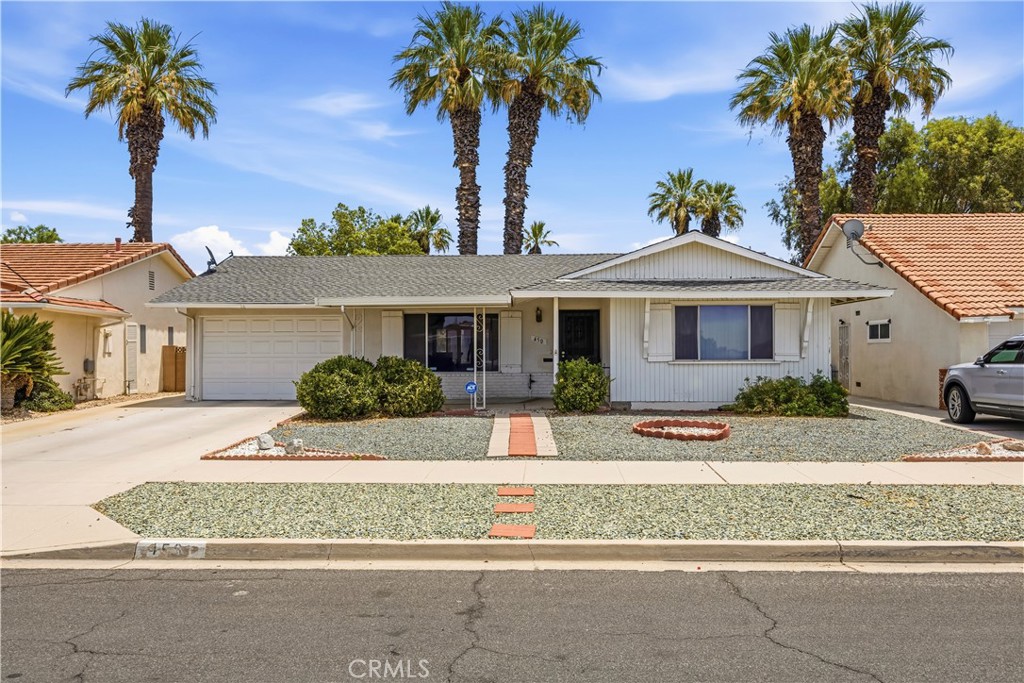 450 Panorama Property Photo 2