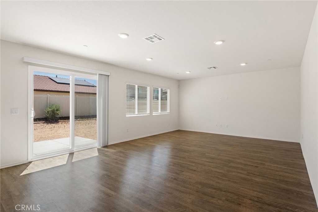 1258 Justice Place Property Photo 4
