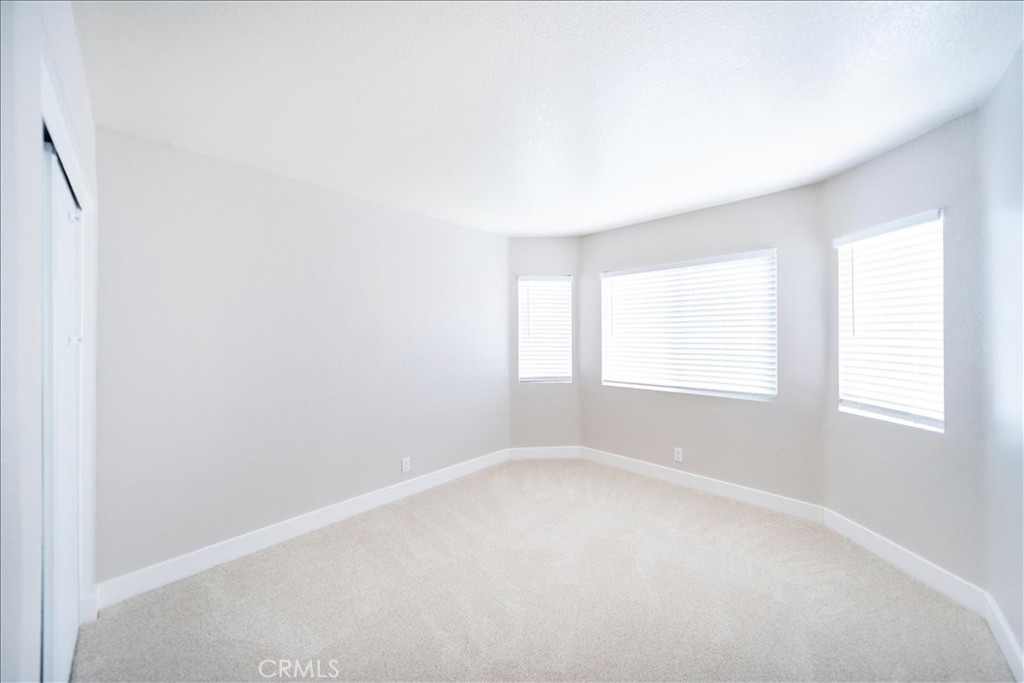 24687 New Haven Property Photo 28