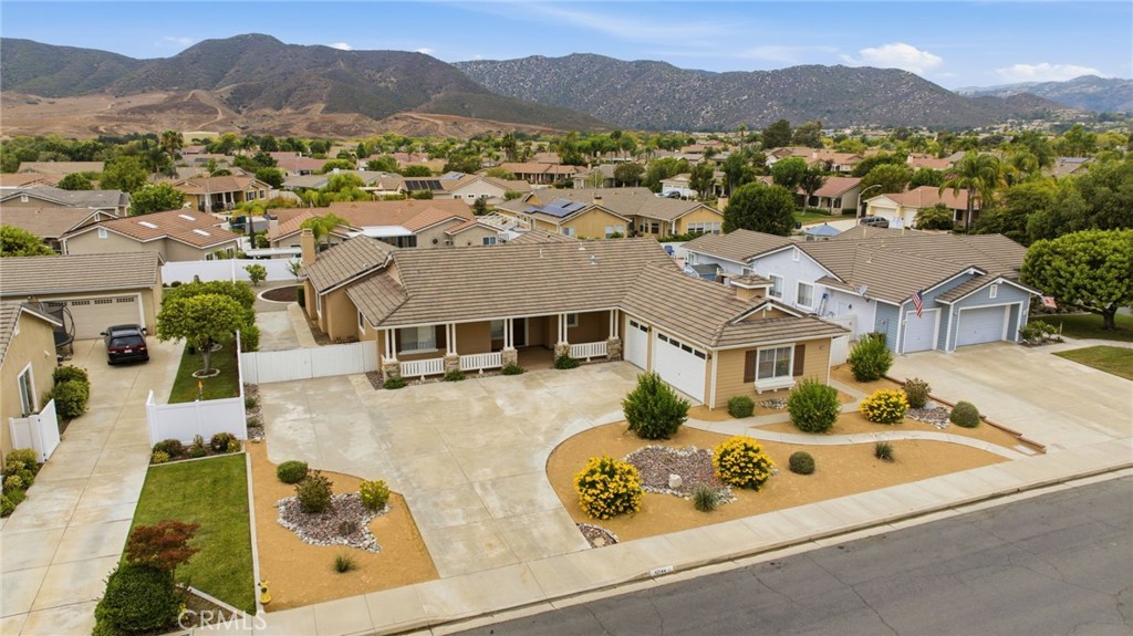 42144 Santa Fe Trail Property Photo 1