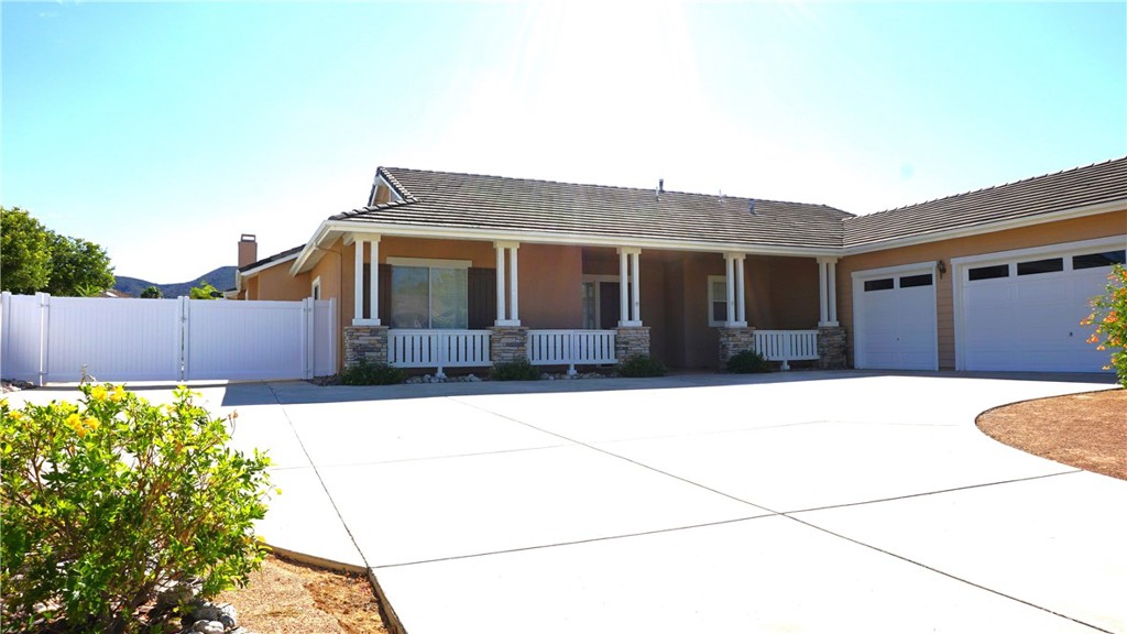 42144 Santa Fe Trail Property Photo 3