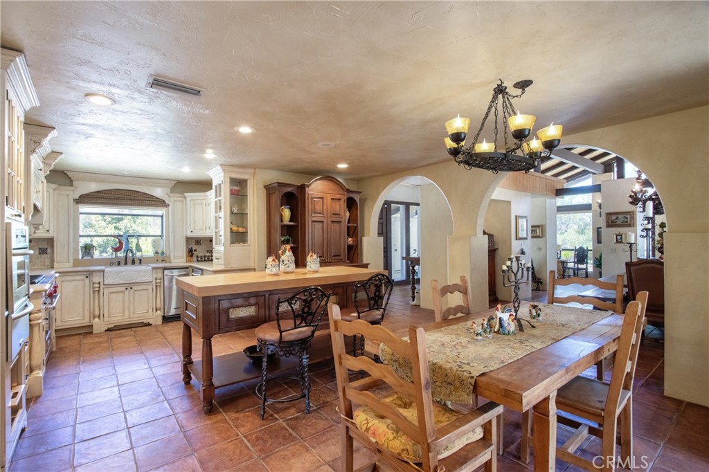 35010 Santa Rita Road Property Photo 9