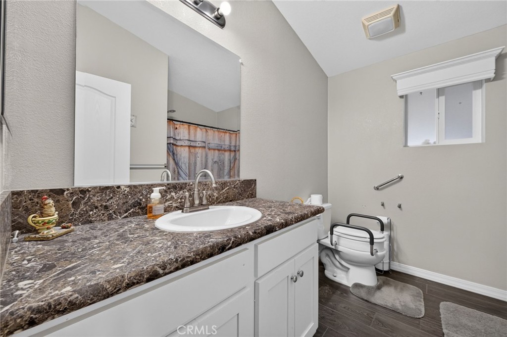 1007 Norwich Way Property Photo 17