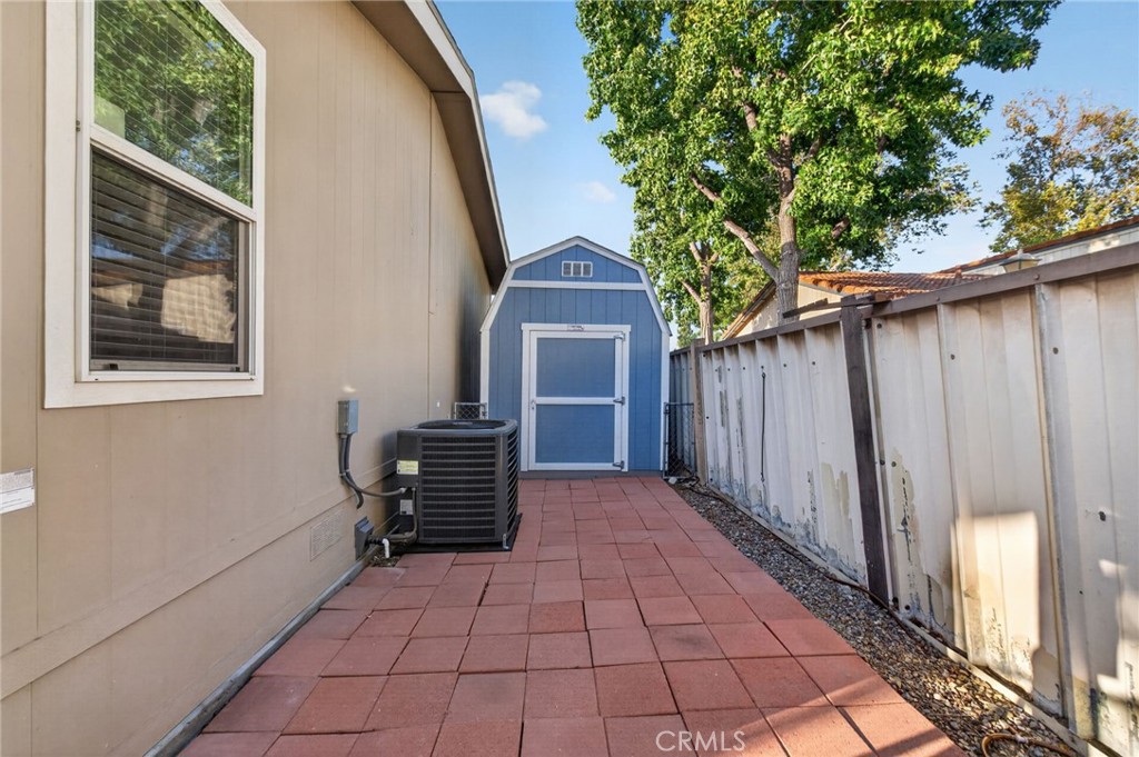 1007 Norwich Way Property Photo 24