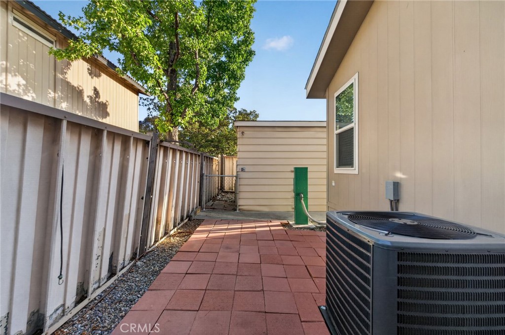 1007 Norwich Way Property Photo 25