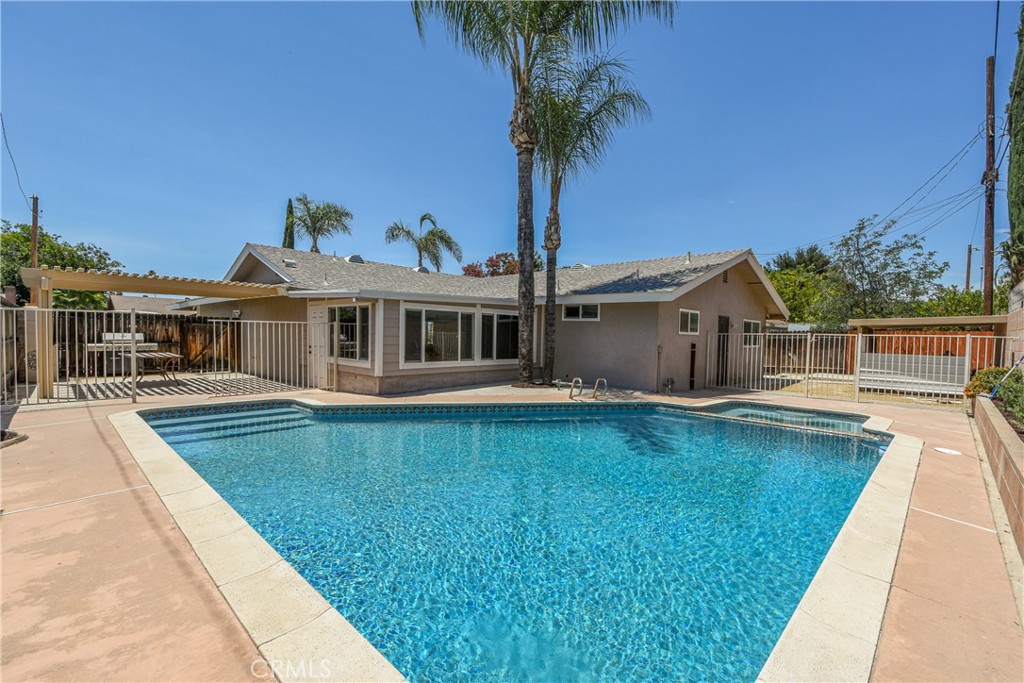 372 Village Property Photo 27