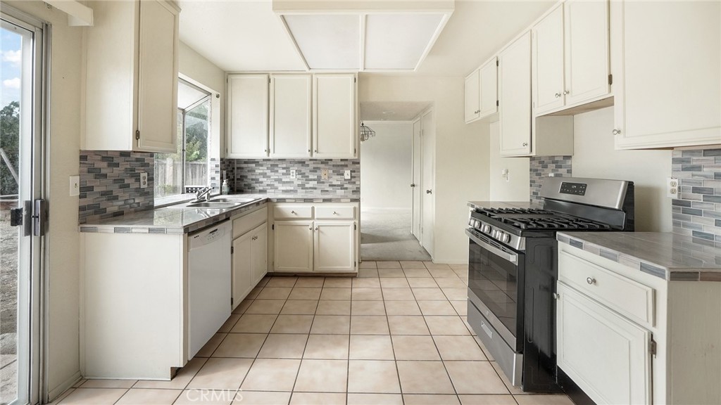 42126 Roanoake Street Property Photo 12