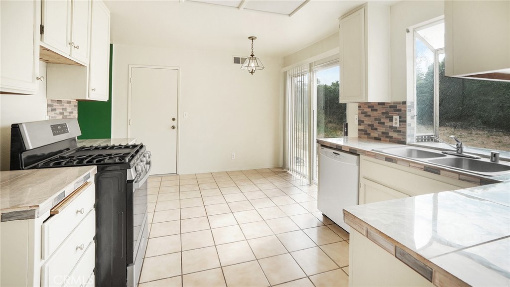 42126 Roanoake Street Property Photo 14