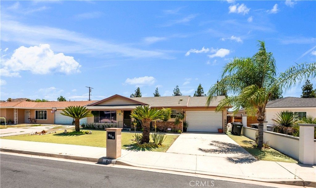 545 Jade Property Photo 2