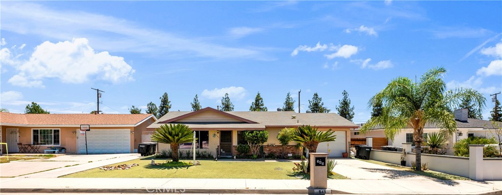 545 Jade Property Photo 3