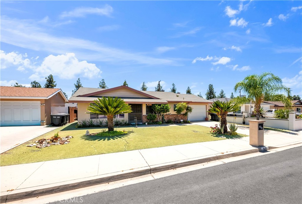 545 Jade Property Photo 4