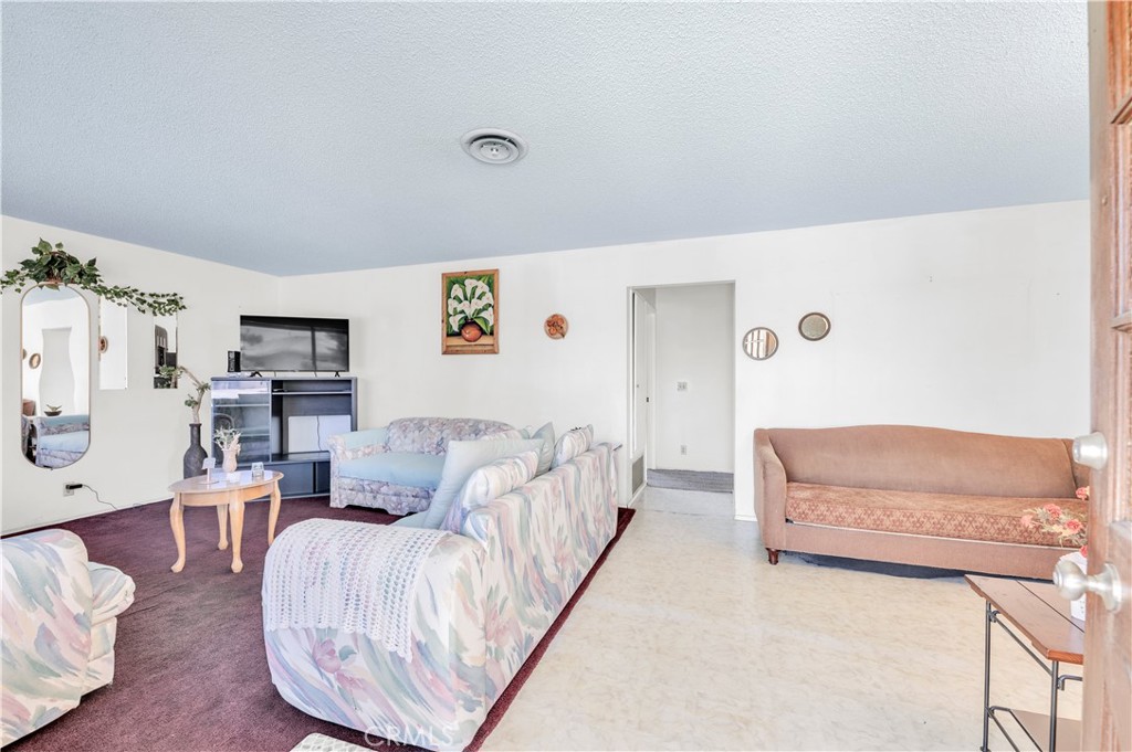 545 Jade Property Photo 6