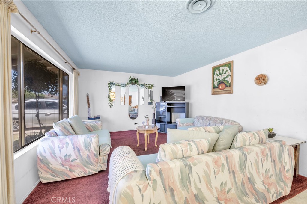 545 Jade Property Photo 7