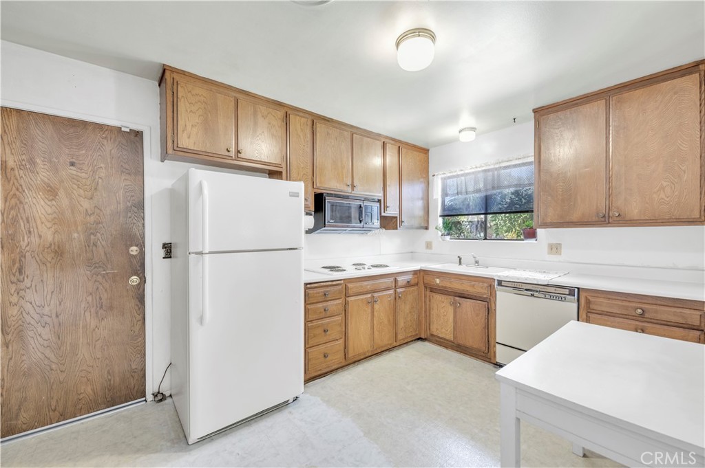 545 Jade Property Photo 9