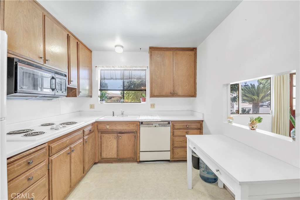 545 Jade Property Photo 10