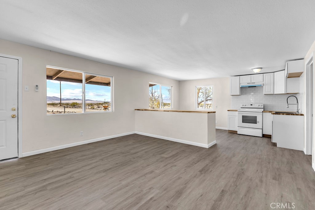 3852 Midway Road Property Photo 6