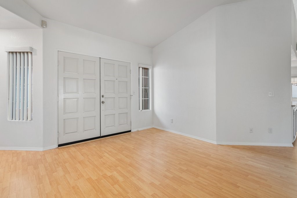 2699 Peach Tree St Property Photo 9