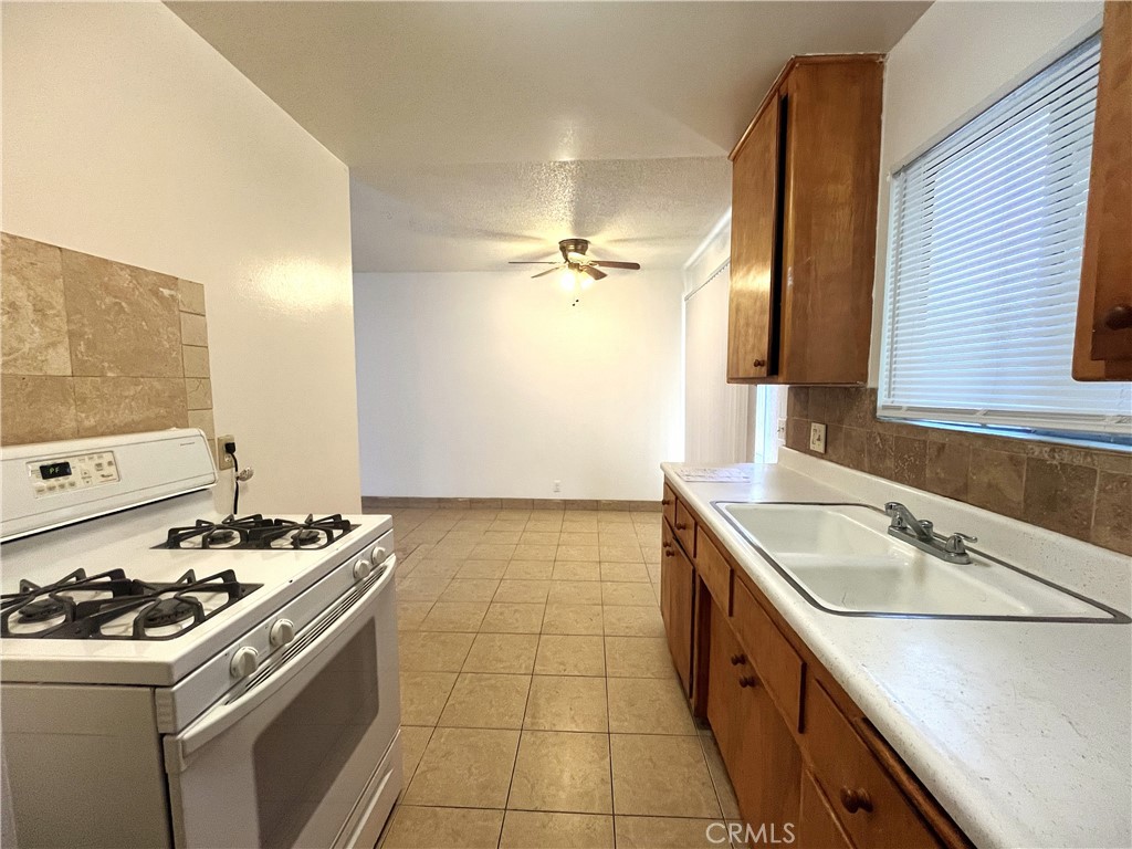 1955 E Devonshire Avenue 1 Property Photo 1