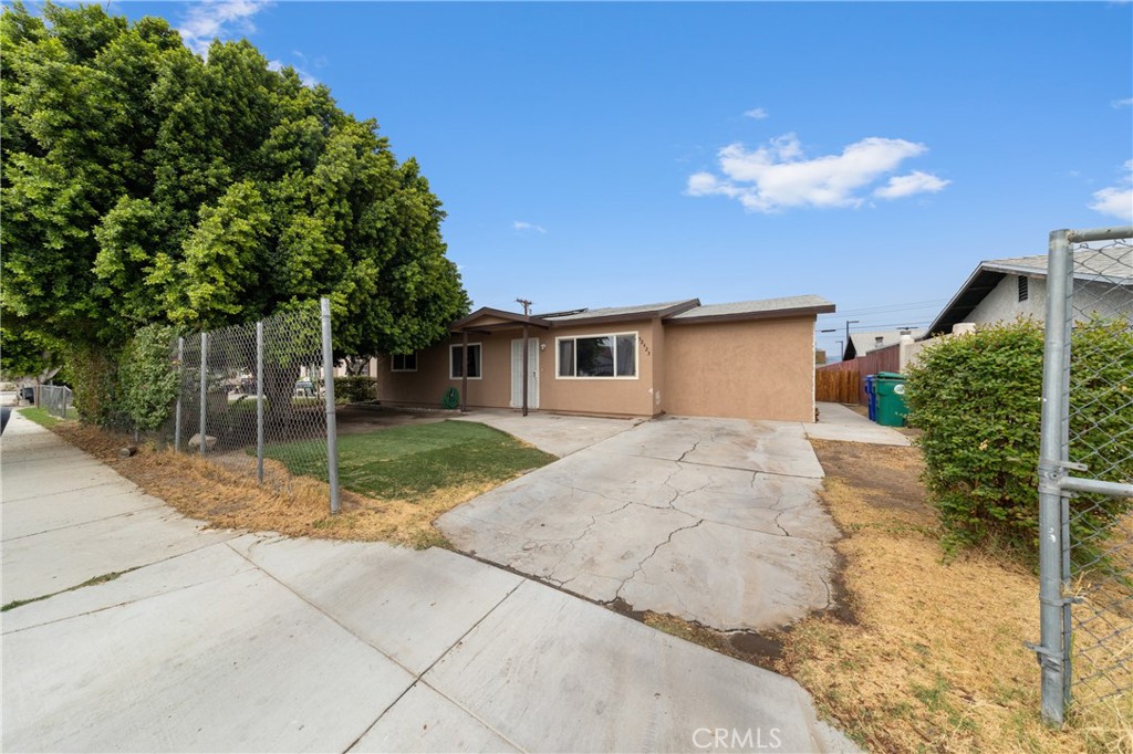 52425 Jennifer Way Property Photo 1