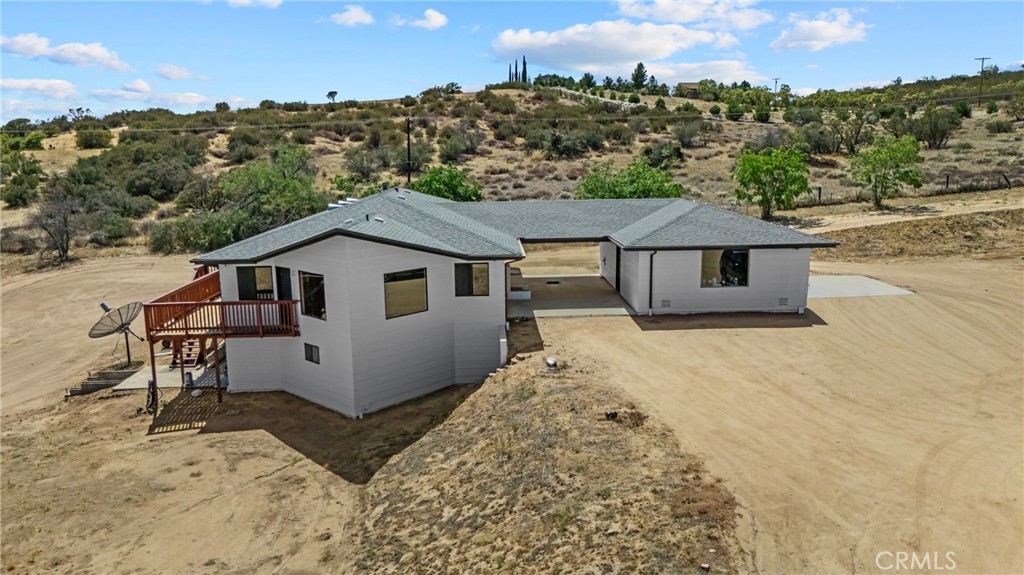 40585 Lakeshore Boulevard Property Photo 4