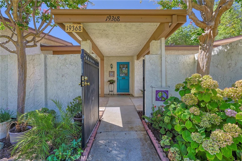 19368 Avenue Of The Oaks Property Photo 3