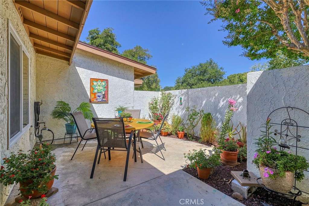 19368 Avenue Of The Oaks Property Photo 4