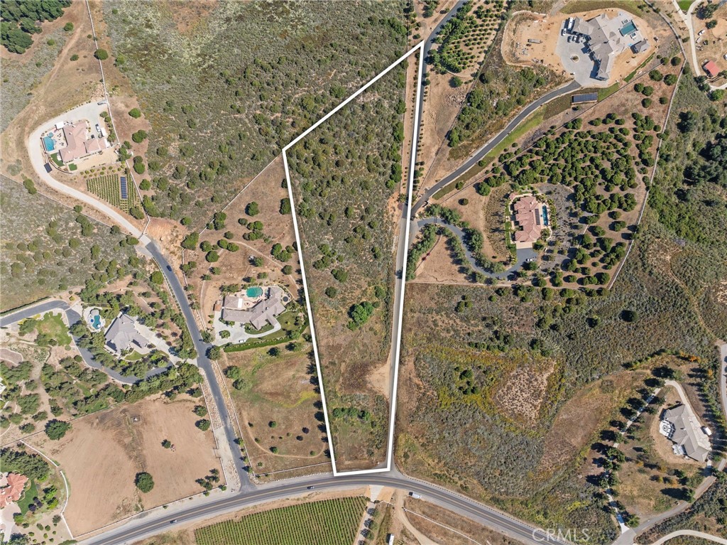 1 Avenida La Cresta Property Photo 2
