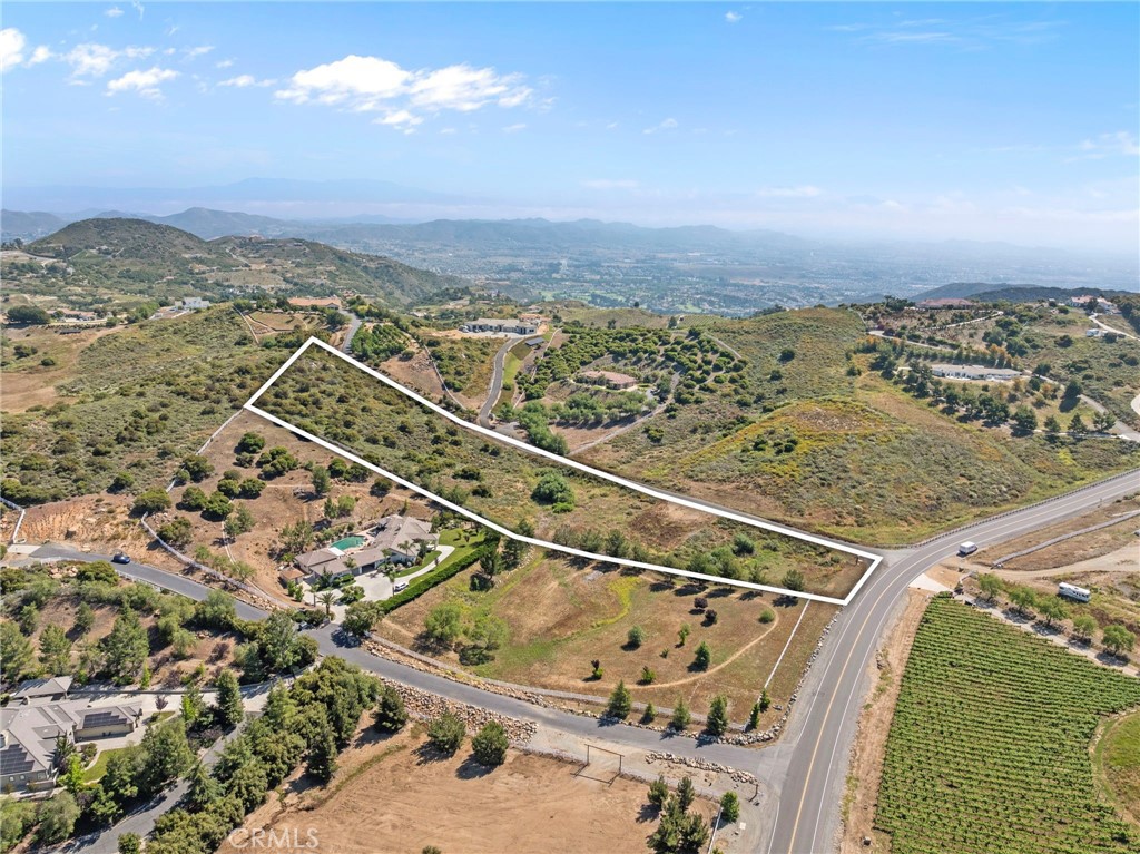 1 Avenida La Cresta Property Photo 3