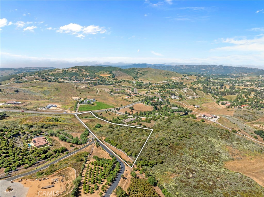1 Avenida La Cresta Property Photo 4