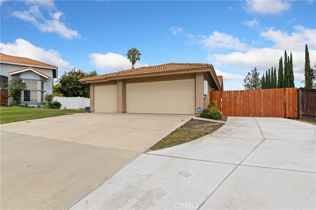 39560 Glenwood Court Property Photo 2