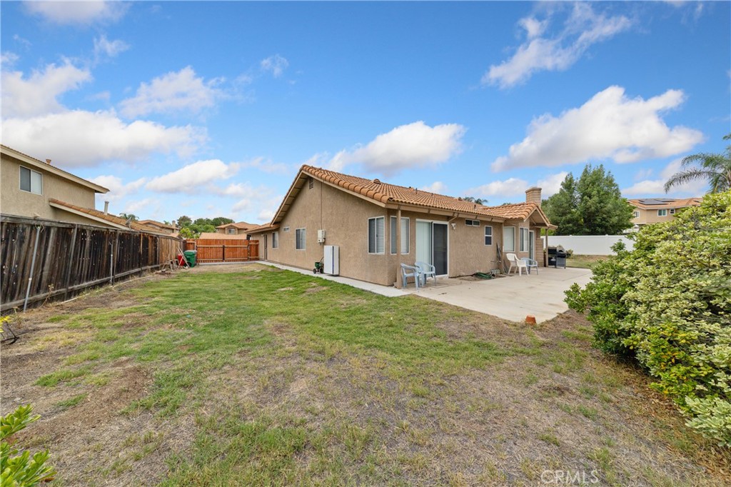 39560 Glenwood Court Property Photo 4