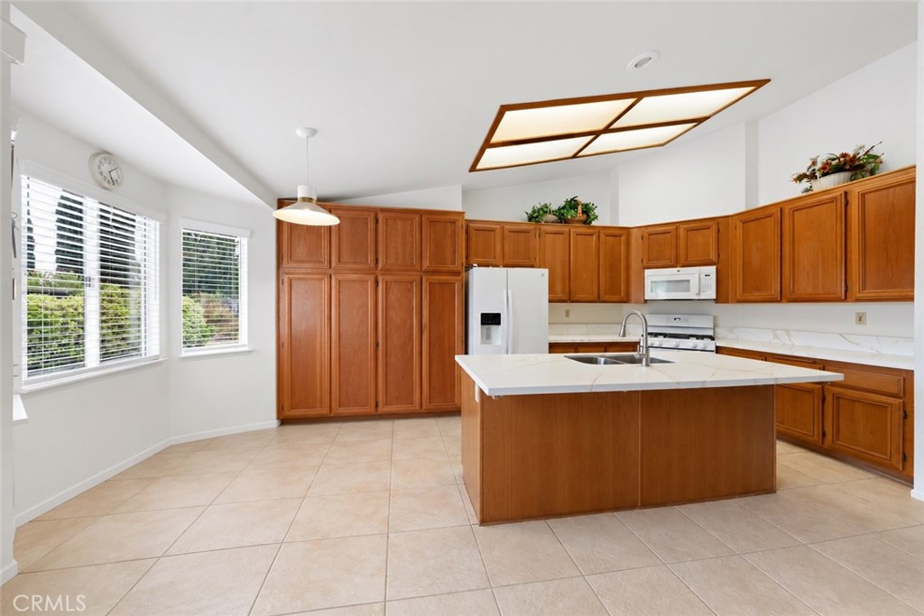 39560 Glenwood Court Property Photo 6